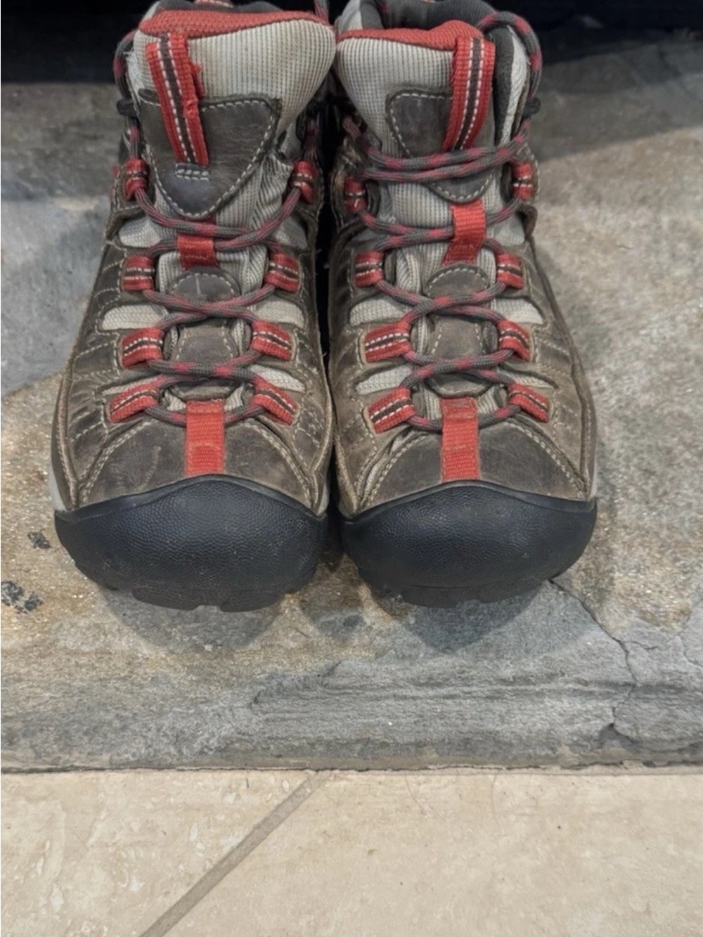 Keen Women’s Brown and Red Outdoor Hiking Boots size 7.5